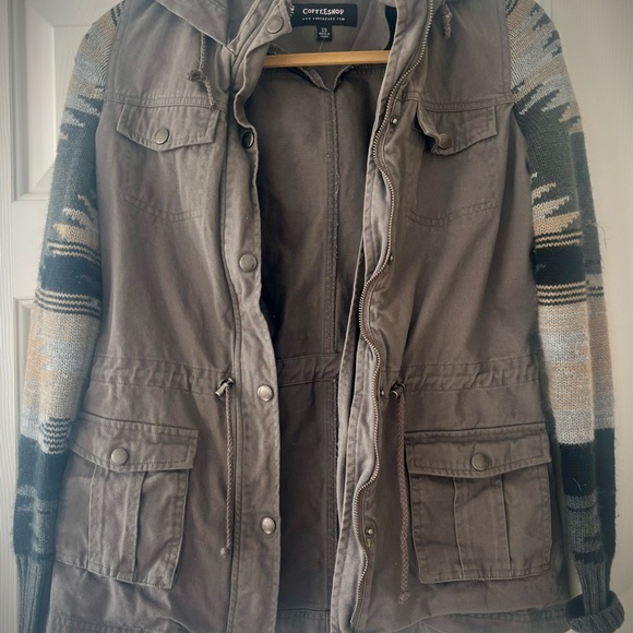 CoffeeShop Women's Aztec Hooded Utility Jacket with Patterned Sleeves - Picture 2 of 6